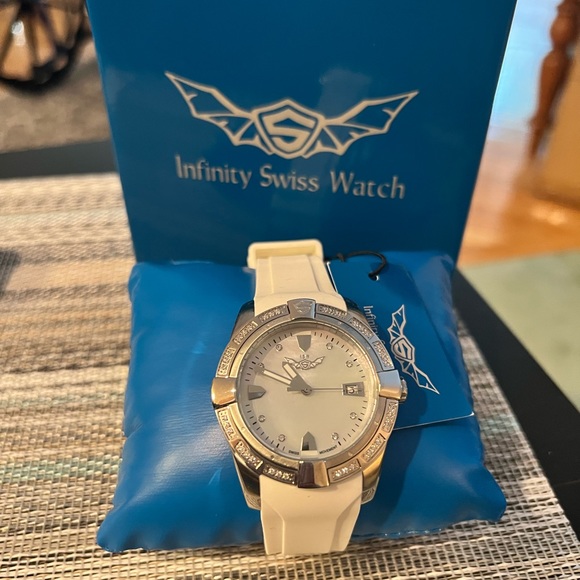 ISW Woman’s Infinity Swiss Quartz Crystal Mother of Pearl Dial Strap Watch - Picture 3 of 5